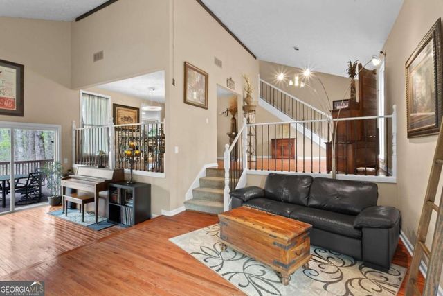 3865 Mabry Road NE, Roswell, GA 30075