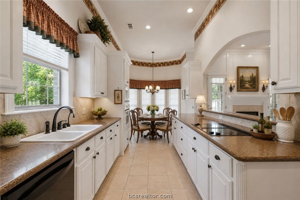 4920 Fairfield Court, Bryan, TX 77802 — photo 4