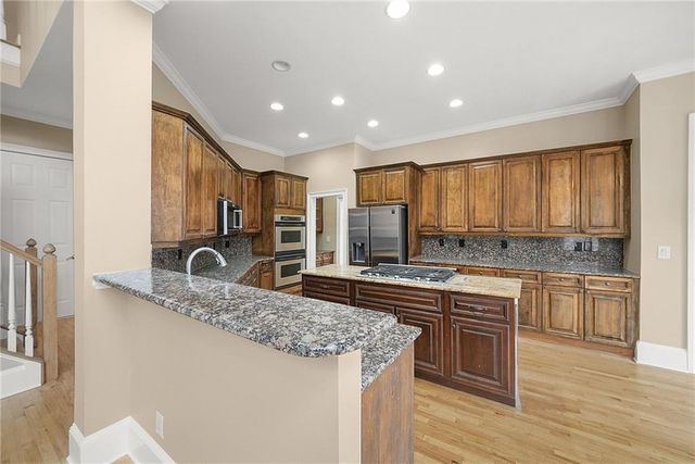 225 Lake Summit View, Atlanta, GA 30342