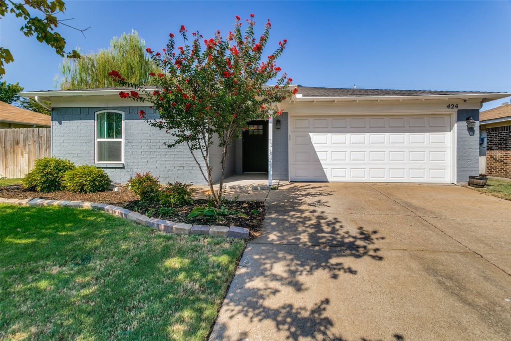 424 Allencrest Drive, White Settlement, TX 76108 — exterior