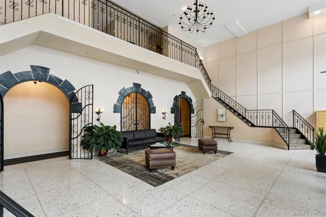 370 W Broadway 1D, Long Beach, NY 11561