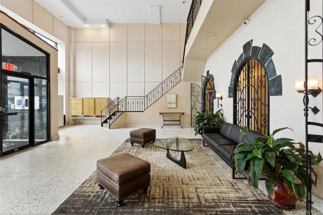 370 W Broadway 1D, Long Beach, NY 11561