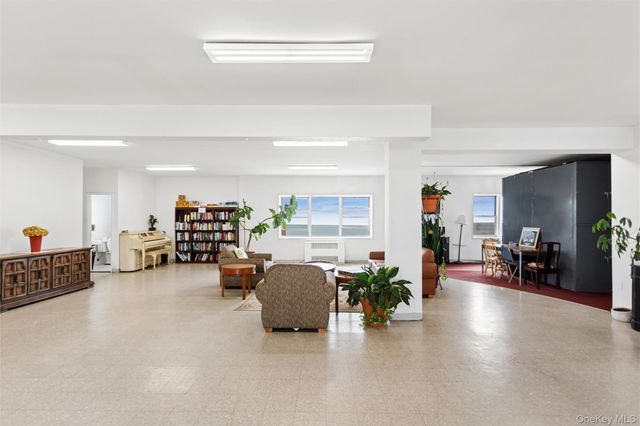370 W Broadway 1D, Long Beach, NY 11561