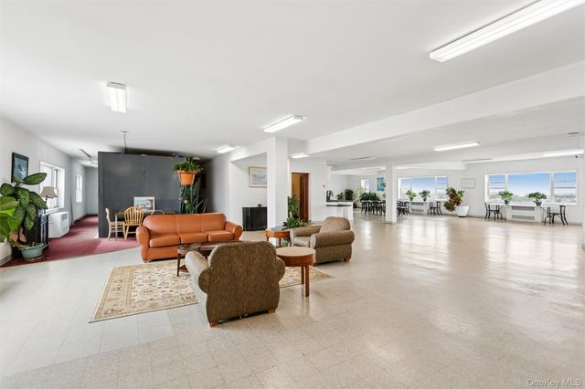 370 W Broadway 1D, Long Beach, NY 11561
