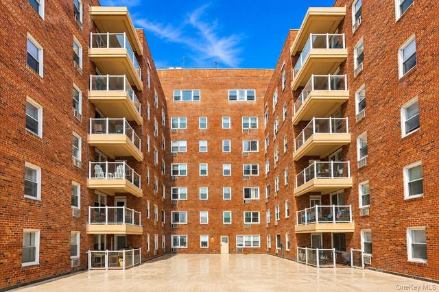 370 W Broadway 1D, Long Beach, NY 11561