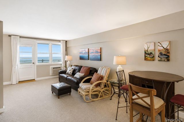 370 W Broadway 1D, Long Beach, NY 11561