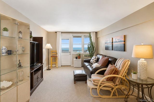 370 W Broadway 1D, Long Beach, NY 11561