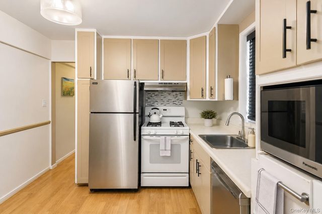 370 W Broadway 1D, Long Beach, NY 11561