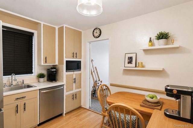 370 W Broadway 1D, Long Beach, NY 11561