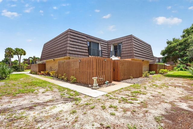 5706 SE Riverboat Drive 202, Stuart, FL 34997