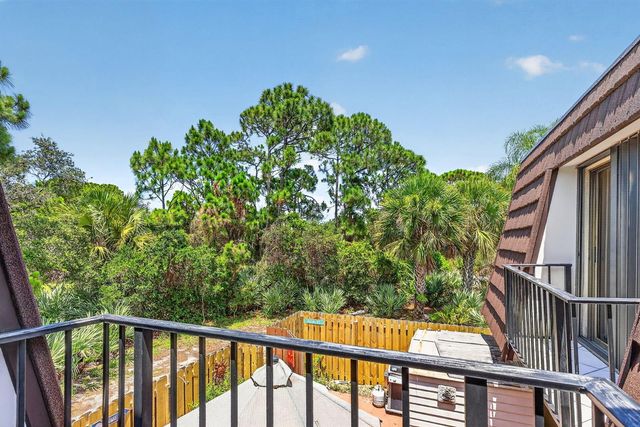 5706 SE Riverboat Drive 202, Stuart, FL 34997