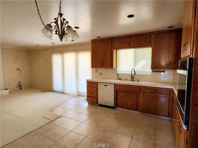 657 W Cypress, Redlands, CA 92373
