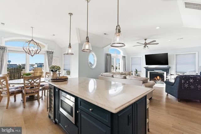 3 W ESSEX AVE, Harvey Cedars, NJ 08008