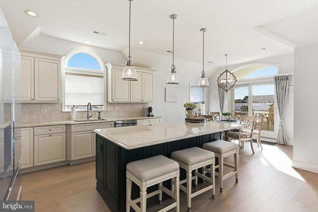 3 W ESSEX AVE, Harvey Cedars, NJ 08008