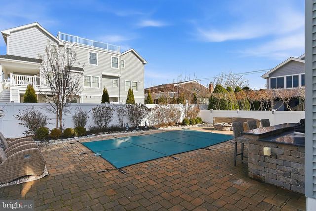 3 W ESSEX AVE, Harvey Cedars, NJ 08008