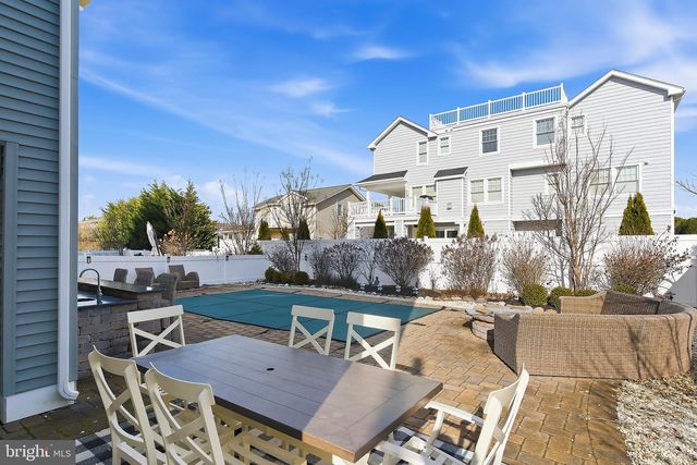 3 W ESSEX AVE, Harvey Cedars, NJ 08008
