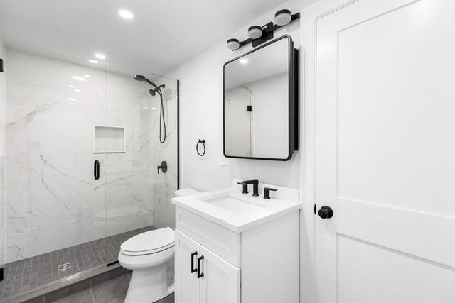 21 Lakeview Ave, Holbrook, MA 02343