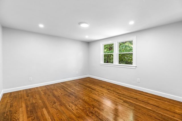 21 Lakeview Ave, Holbrook, MA 02343