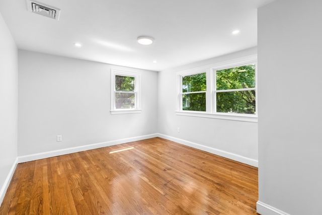 21 Lakeview Ave, Holbrook, MA 02343