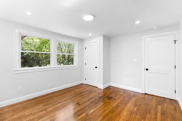 21 Lakeview Ave, Holbrook, MA 02343
