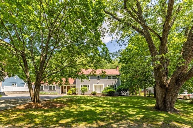 21 Lakeview Ave, Holbrook, MA 02343