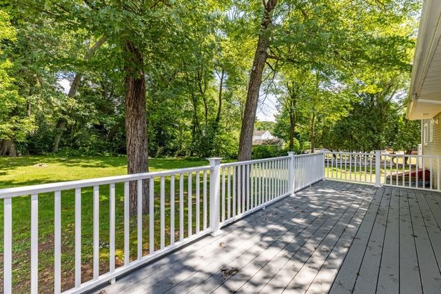 21 Lakeview Ave, Holbrook, MA 02343