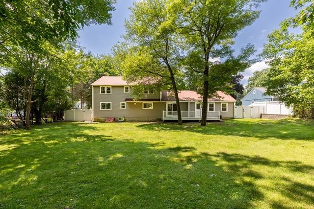 21 Lakeview Ave, Holbrook, MA 02343