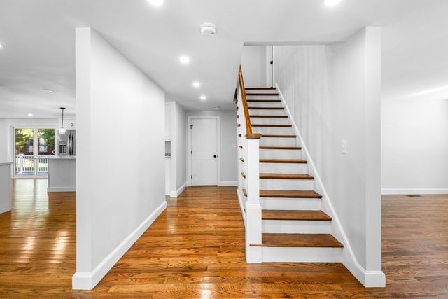 21 Lakeview Ave, Holbrook, MA 02343