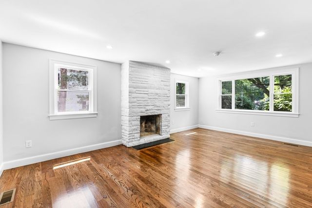 21 Lakeview Ave, Holbrook, MA 02343