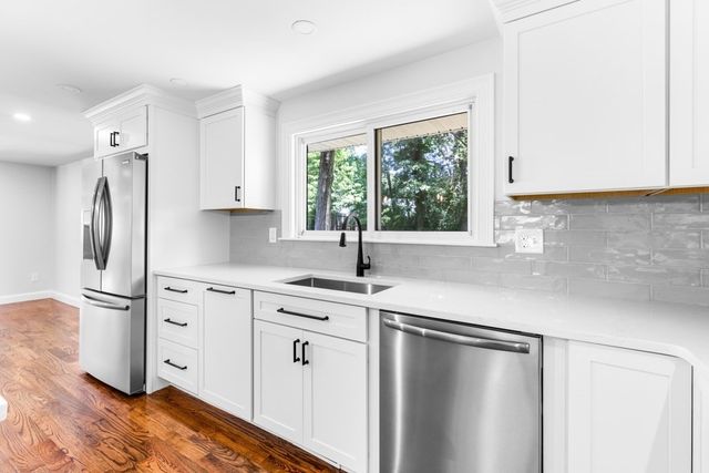 21 Lakeview Ave, Holbrook, MA 02343