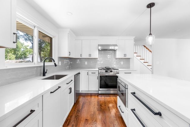 21 Lakeview Ave, Holbrook, MA 02343