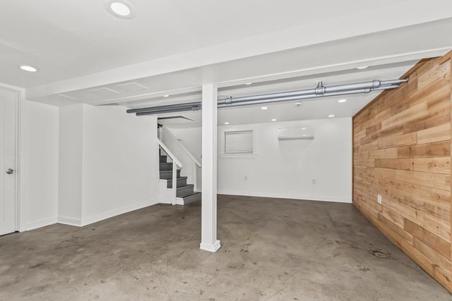 7457 N Maplewood Avenue, Chicago, IL 60645