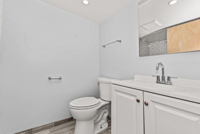 7457 N Maplewood Avenue, Chicago, IL 60645