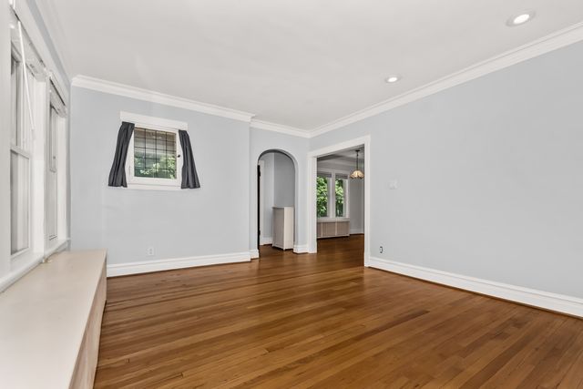 7457 N Maplewood Avenue, Chicago, IL 60645