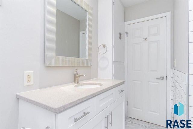 3013 S 5th Ave Avenue, Sioux Falls, SD 57105