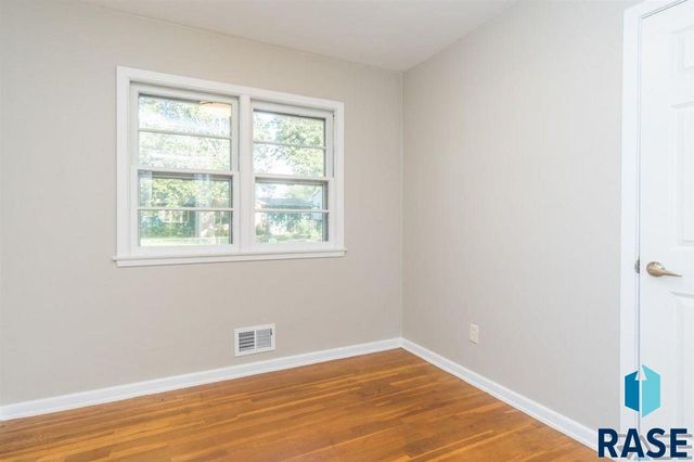 3013 S 5th Ave Avenue, Sioux Falls, SD 57105