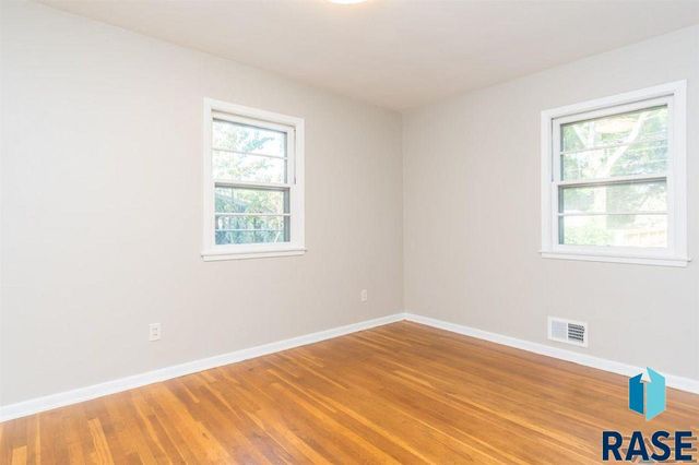 3013 S 5th Ave Avenue, Sioux Falls, SD 57105