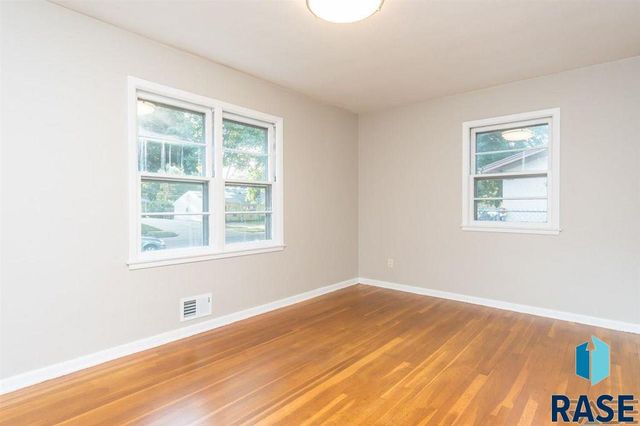 3013 S 5th Ave Avenue, Sioux Falls, SD 57105