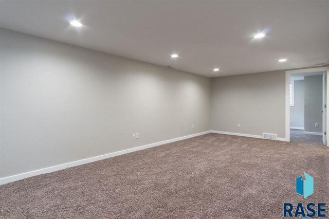 3013 S 5th Ave Avenue, Sioux Falls, SD 57105