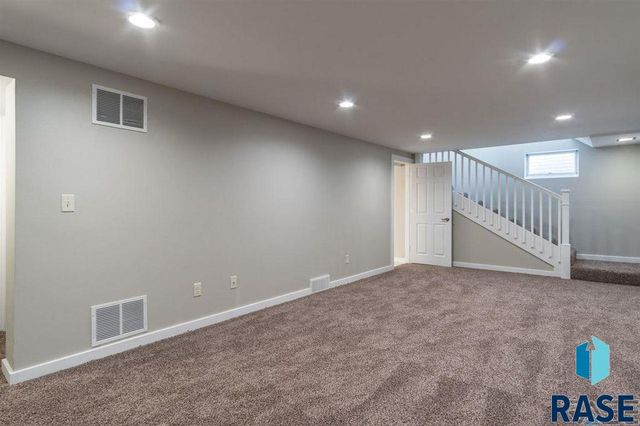 3013 S 5th Ave Avenue, Sioux Falls, SD 57105