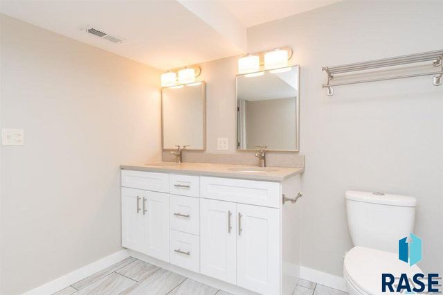 3013 S 5th Ave Avenue, Sioux Falls, SD 57105