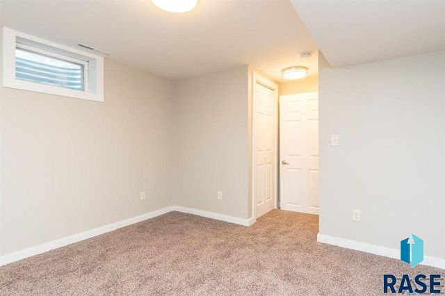 3013 S 5th Ave Avenue, Sioux Falls, SD 57105