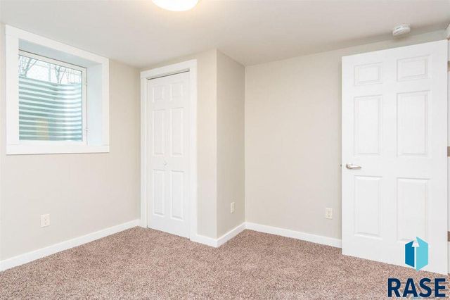 3013 S 5th Ave Avenue, Sioux Falls, SD 57105