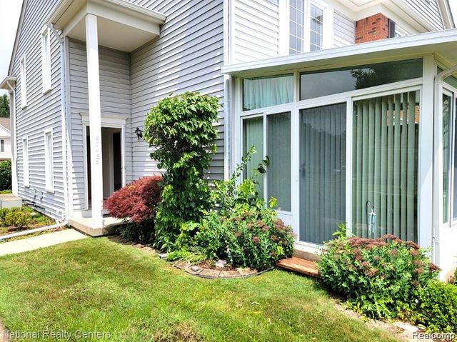 37485 Stonegate Circle 75, Clinton Township, MI 48036