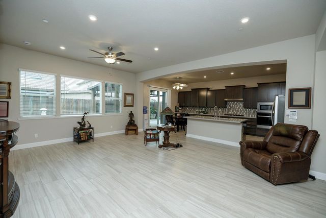 2911 Zinnia Way, Lodi, CA 95242