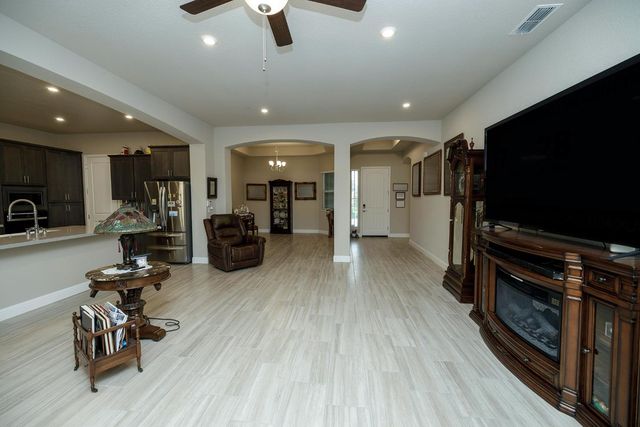 2911 Zinnia Way, Lodi, CA 95242