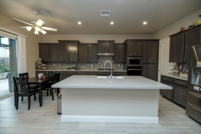 2911 Zinnia Way, Lodi, CA 95242