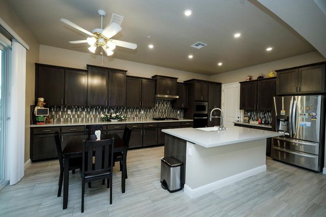 2911 Zinnia Way, Lodi, CA 95242