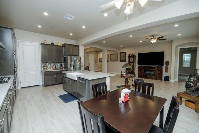 2911 Zinnia Way, Lodi, CA 95242