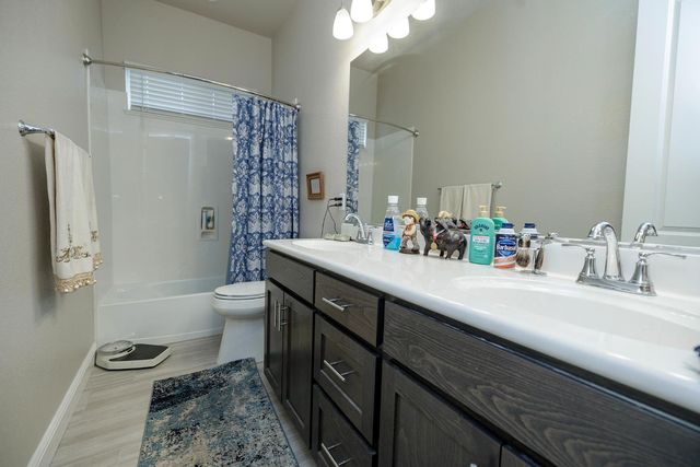 2911 Zinnia Way, Lodi, CA 95242